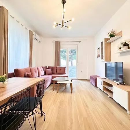 Royal Appartement Golem (Tirana)