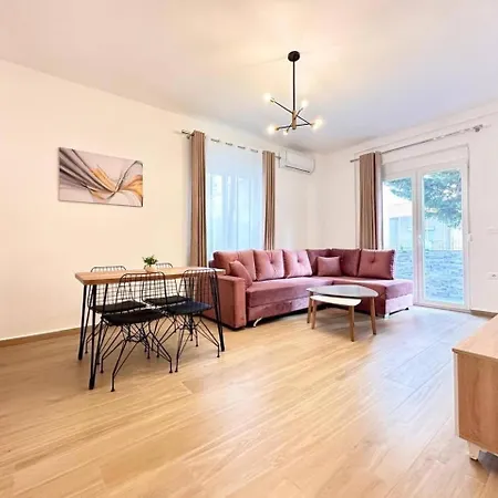 Royal Appartement Golem (Tirana)