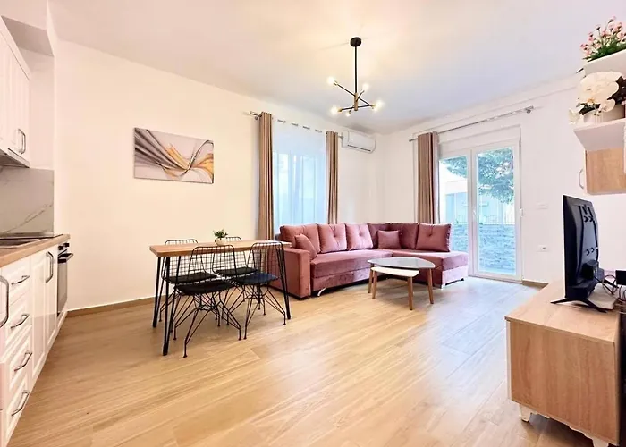 Royal Apartamento Golem (Tirana)